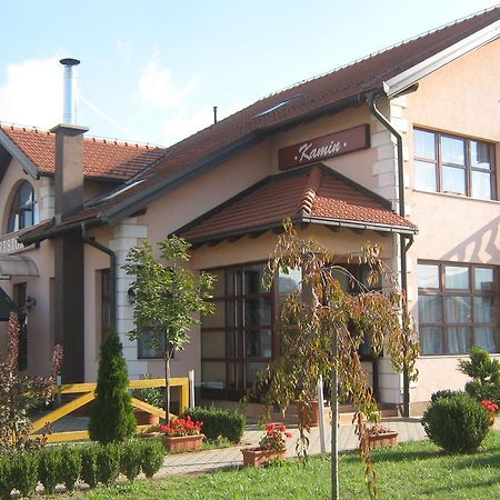 Bed and Breakfast Pansion Kamin à Lukavica Extérieur photo