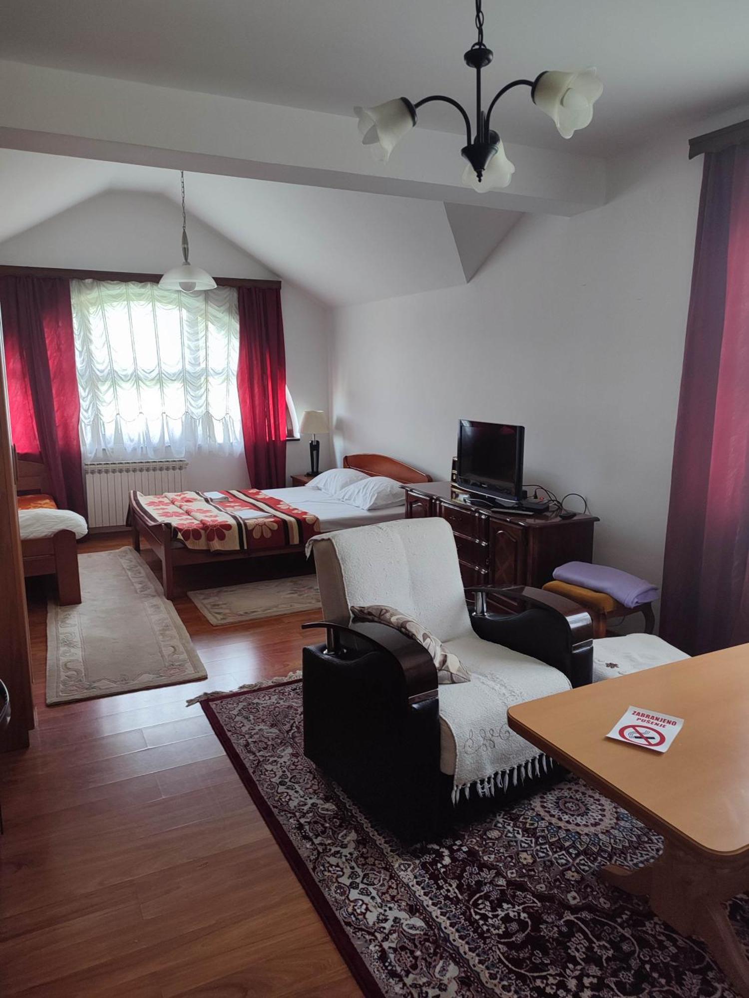 Bed and Breakfast Pansion Kamin à Lukavica Extérieur photo