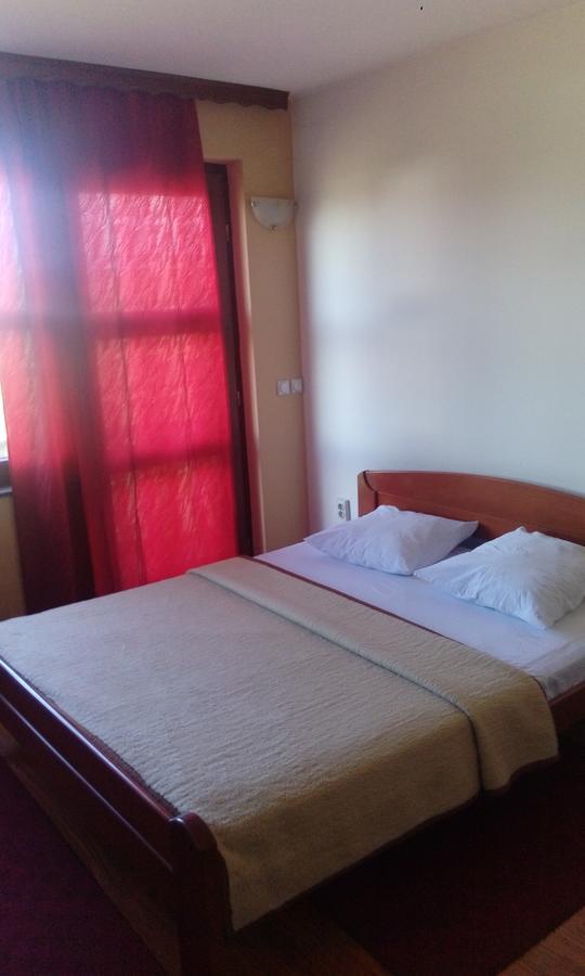 Bed and Breakfast Pansion Kamin à Lukavica Extérieur photo