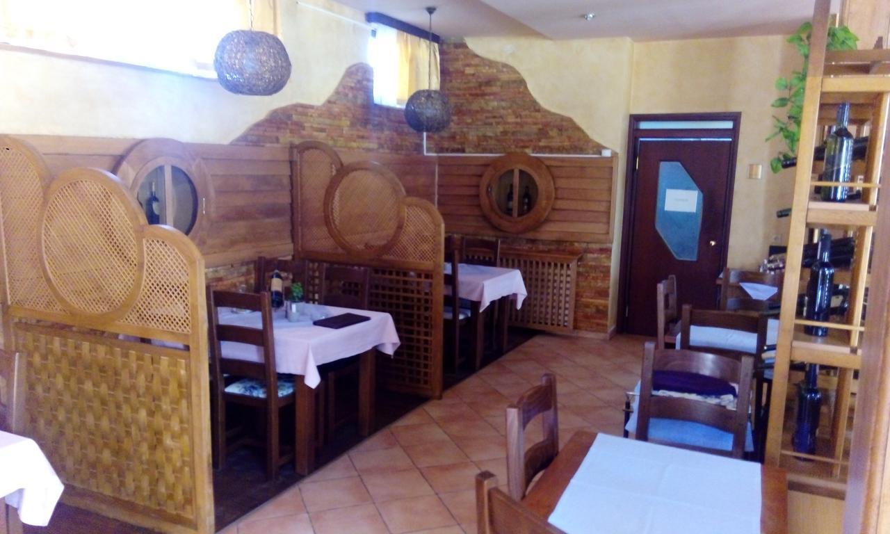 Bed and Breakfast Pansion Kamin à Lukavica Extérieur photo