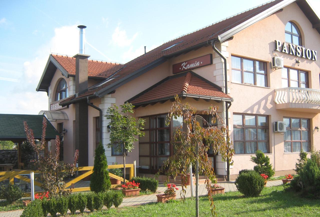 Bed and Breakfast Pansion Kamin à Lukavica Extérieur photo