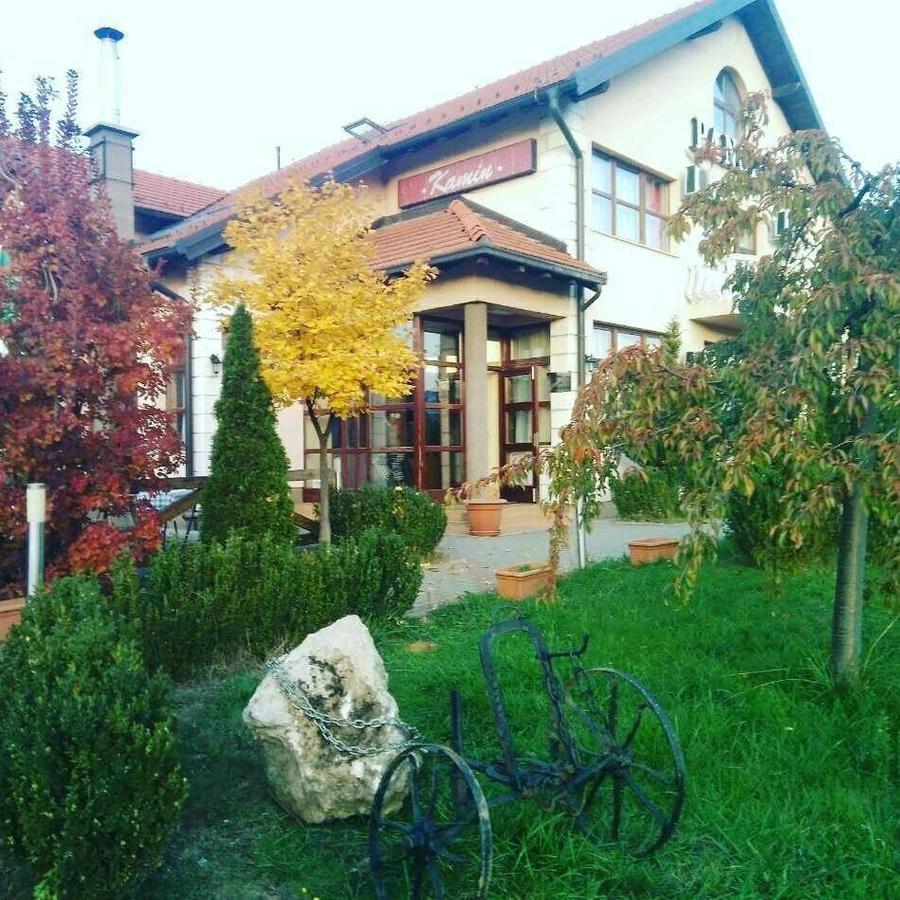 Bed and Breakfast Pansion Kamin à Lukavica Extérieur photo